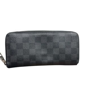 Authentic Louis Vuitton Zippy organizer wallet